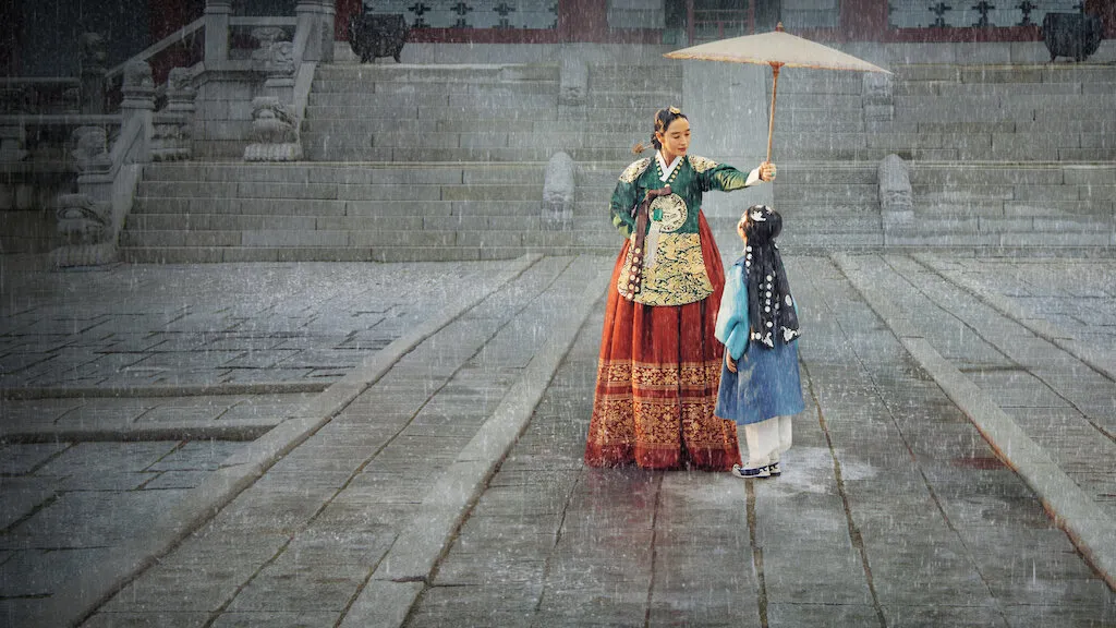 تحت مظلة الملكة Under The Queen's Umbrella