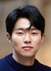 Han Seong On [Sergeant, Jaeyi's fiancé, Yi Hwan's close friend]